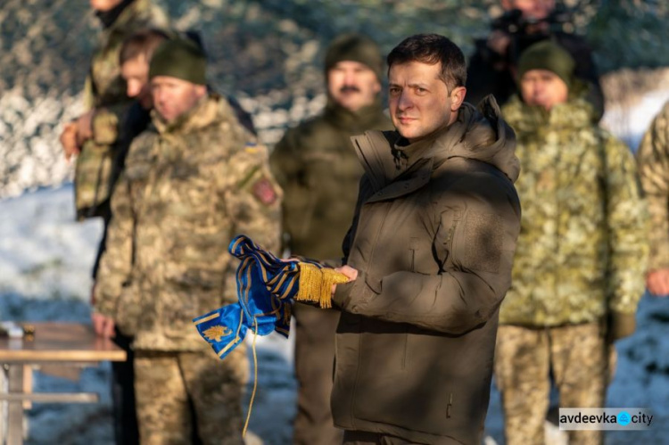 Президент в зоне проведения ООС на Донетчине поздравил военных с Днем ВСУ (ФОТО)