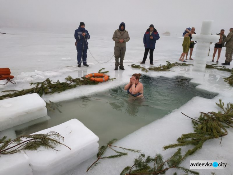 Прифронтовая Авдеевка празднует Крещение (ФОТОРЕПОРТАЖ)