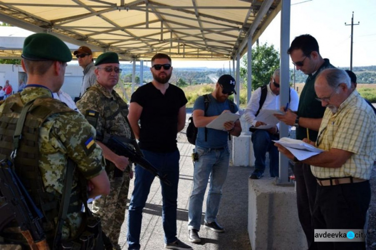 Международные партнеры озаботились дозиметрическим контролем на донбасских КПВВ