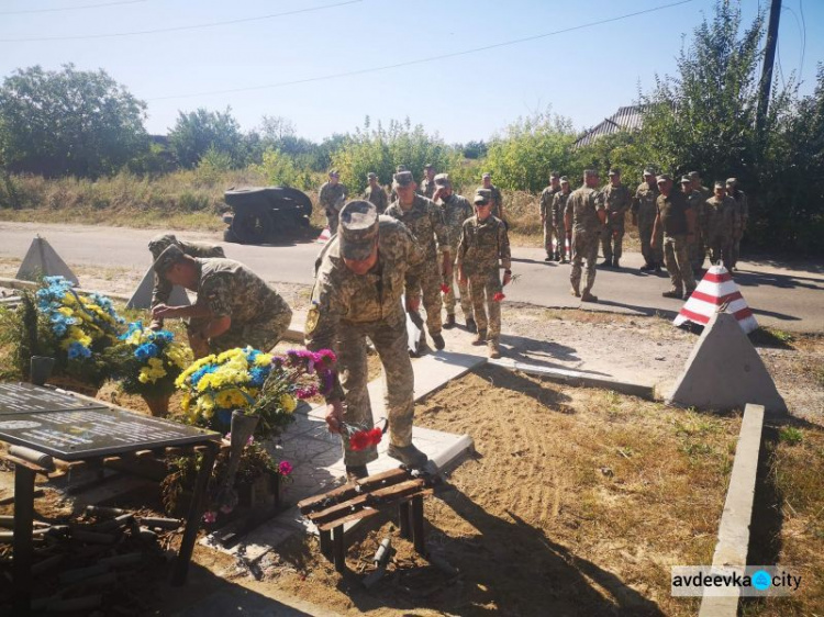 В Авдіївці вшанували пам’ять загиблих борців за свободу та незалежність (ФОТО)