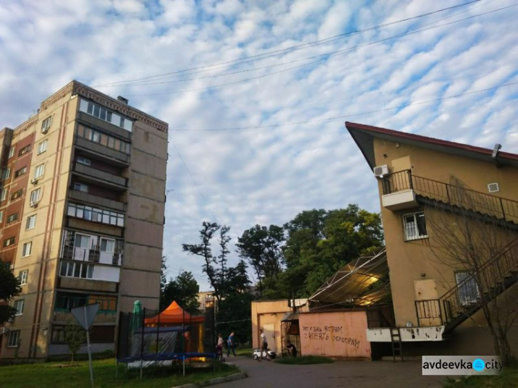 Красоты вечернего неба над городом у линии фронта. ФОТОФАКТ