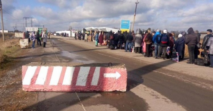 На КПВВ в зоне АТО: очереди и смерти