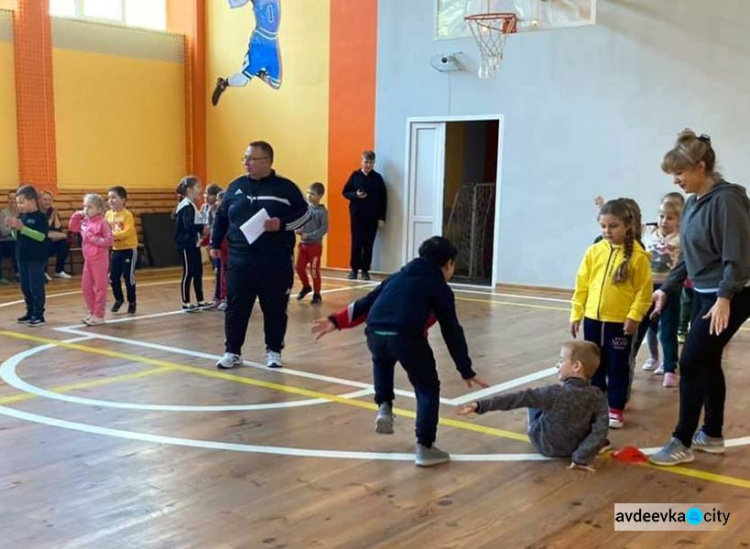 В Авдіївці першачки опорної школи провели спортивні змагання