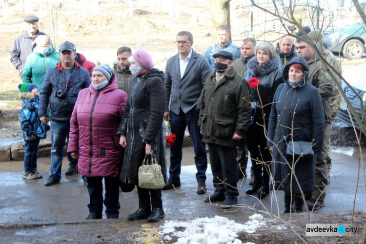 В Авдеевке открыли мемориальную доску почетному гражданину Петру Стрельченко