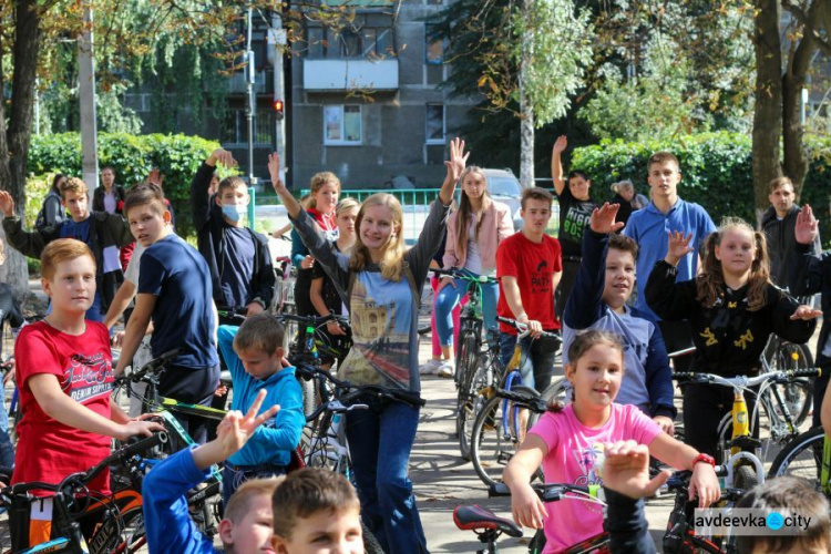 В Авдіївці на "олімпійські" велопробіги вийшли школяри та заводчани