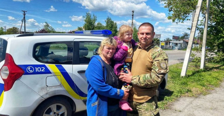 Маму та доньку загиблої авдіївчанки доправили  у Дніпропетровську область