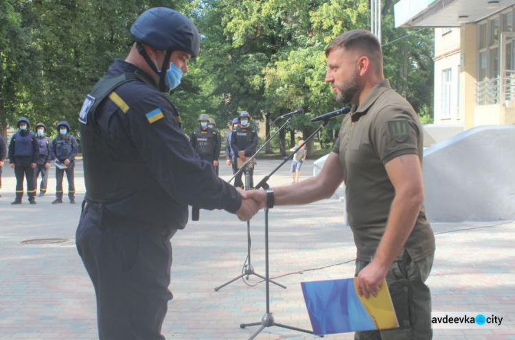 В Авдеевке спасателей ГСЧС Украины поблагодарили за восстановленные дома