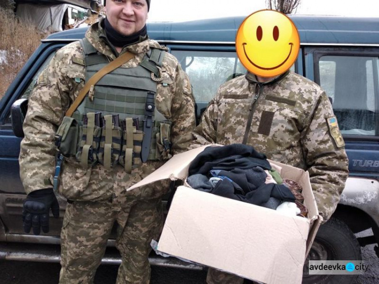 Авдеевские "симики" накануне праздников развезли подарки детям и военным (ФОТО)