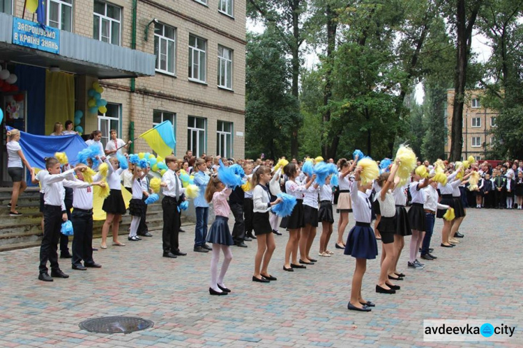 В школах Авдеевки впервые за долгое время удалось набрать семь первых классов (ФОТО)