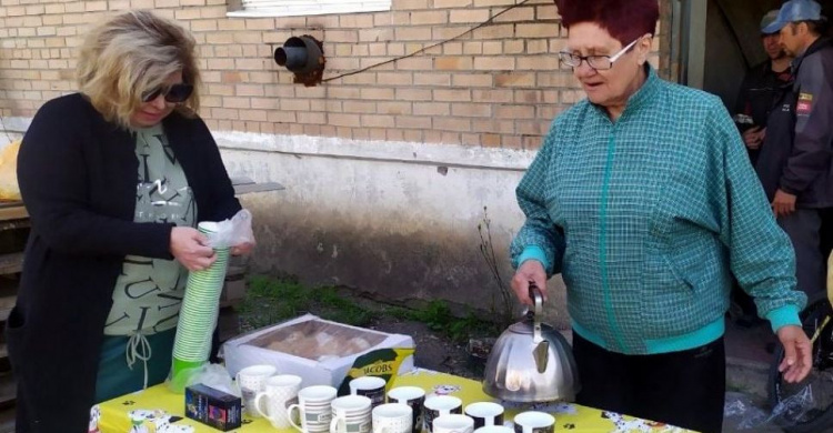 До жителів Опитного завітали представники Авдіївської, Очеретинської та обласної влади