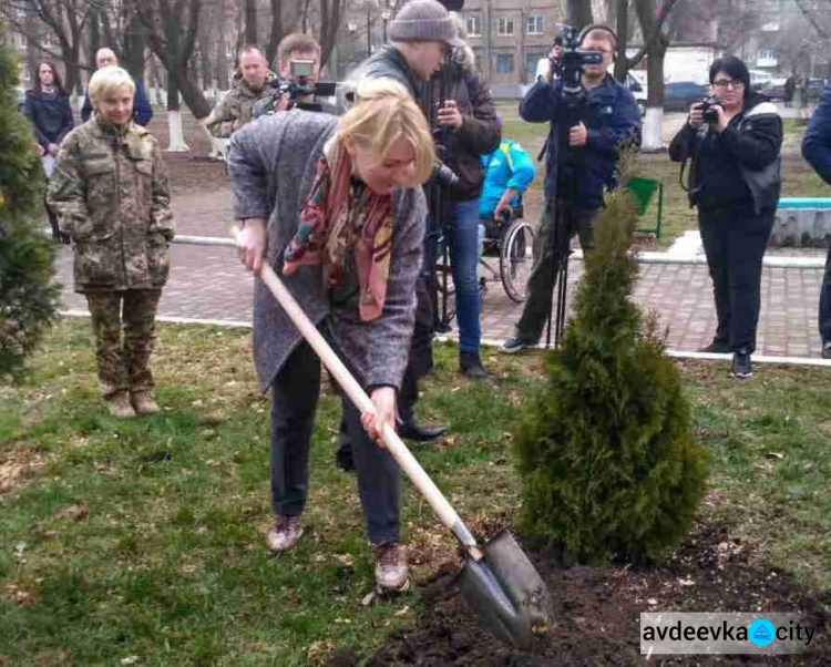 В Авдеевке экологическая акция «Чистый город» набирает обороты (ФОТООТЧЕТ)