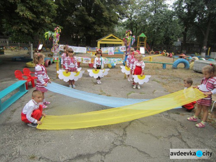 В детских садах Авдеевки отпраздновали День Флага (ФОТООТЧЕТ)