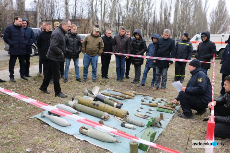 Министерский «десант» убедился в героизме спасателей Авдеевки (ФОТО+ВИДЕО)