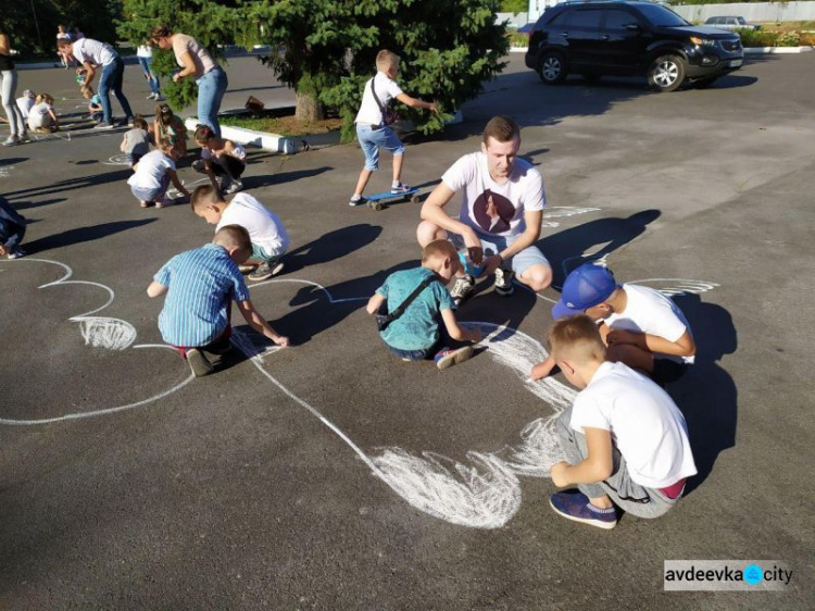 Будущим авдеевским первоклассникам подарили портфели и яркий праздник (ФОТОРЕПОРТАЖ)