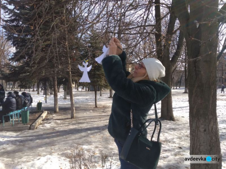 В Авдіївці вшанували героїв Небесної сотні тихою акцією (ФОТО)