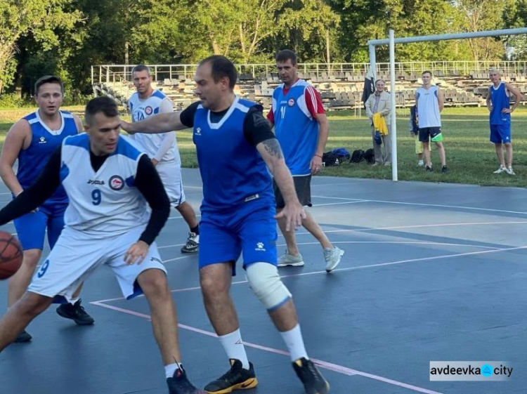 В Авдіївці до дня Дня фізичної культури та спорту нагородили тренерів та активних спортсменів