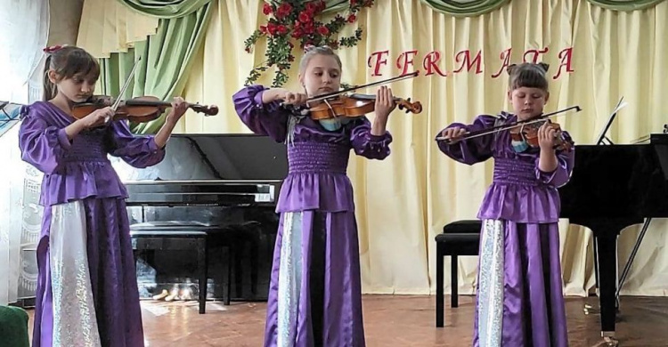 В Авдіївці ансамбль скрипалів «Fermata» подарував шанувальникам емоційний виступ