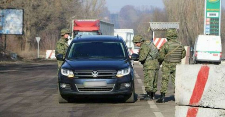 Через блокпосты Донетчины не пропустили оружие и боеприпасы (ФОТО)