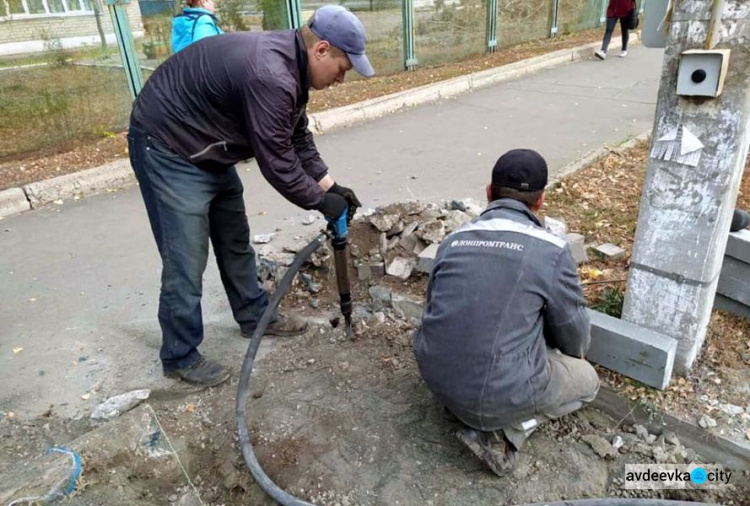 В Авдеевке коммунальщики делают город удобным для маломобильных горожан 