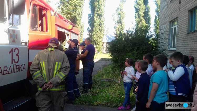 Школьники Авдеевки почувствовали себя спасателями (ФОТО)