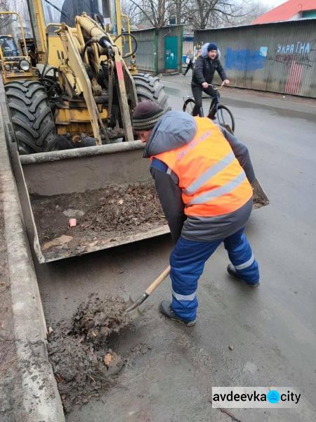 Безответственные авдеевские водители развозят грязь по всему городу