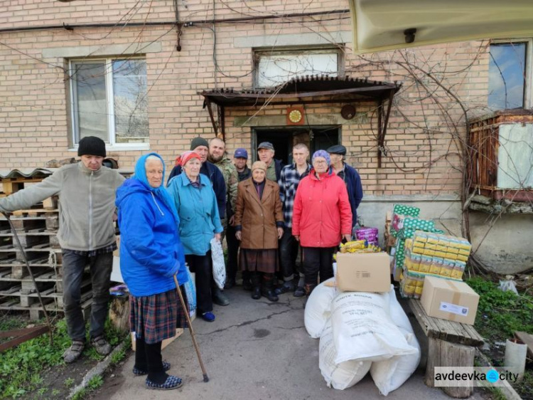 Мешканцям Опитного привезли продукти до Великоднього столу