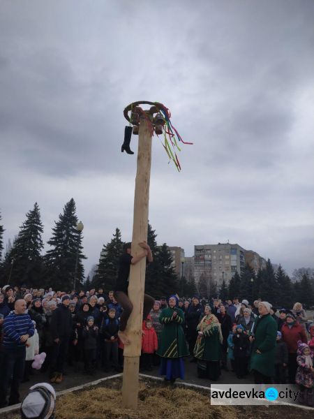 Масленичный разгуляй: Авдеевка весело встречала весну (ФОТОРЕПОРТАЖ)