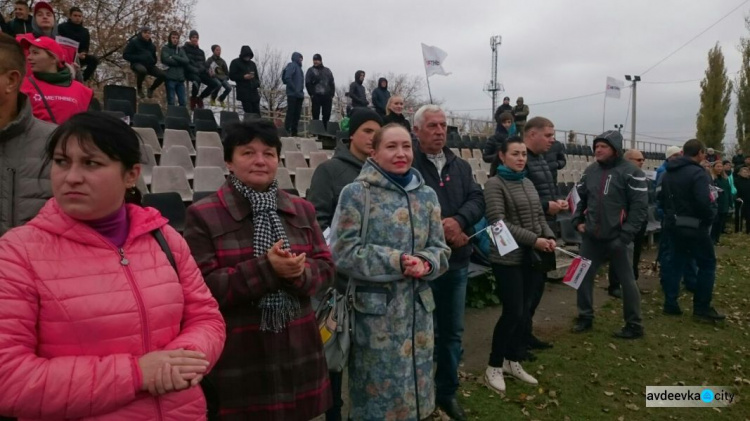 В Авдеевке проходит футбольный турнир на Кубок гендиректора АКХЗ Мусы Магомедова (ФОТО)