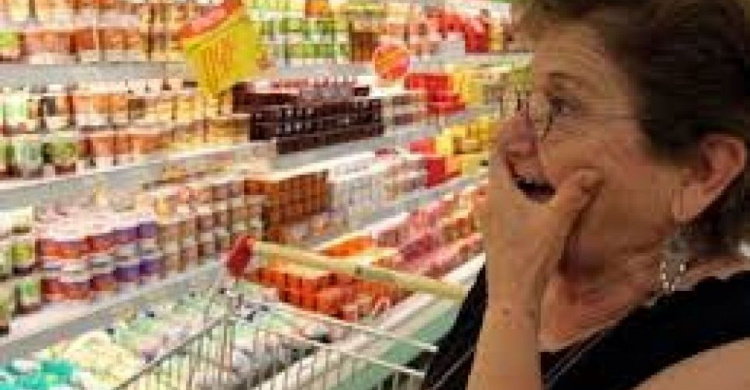 За год жизнь в Украине подорожала: в цене сильно выросли продукты, проезд в транспорте и аренда жилья