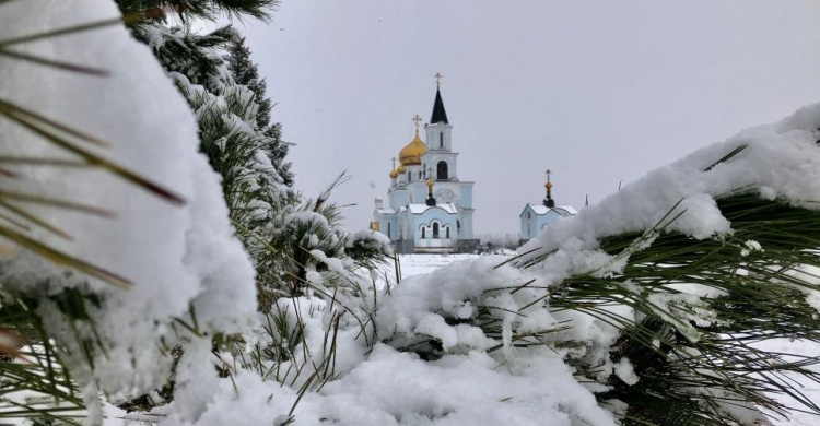 В Авдеевке выпал снег (ФОТОФАКТ)