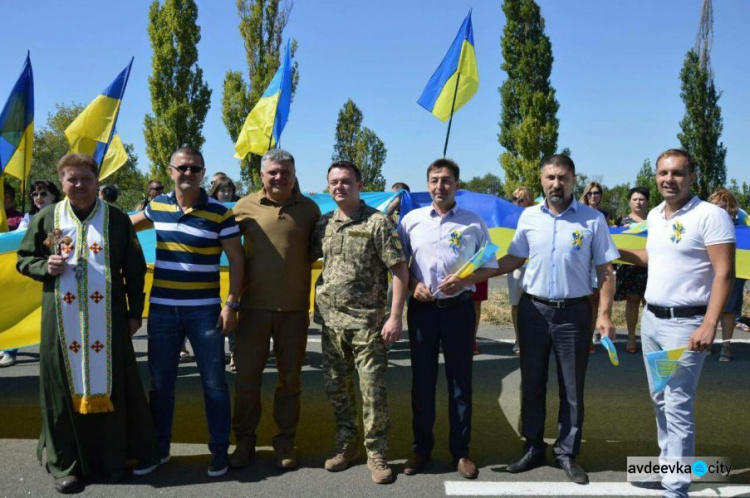 Авдеевка и Торецк провели символическую акцию единения: фоторепортаж