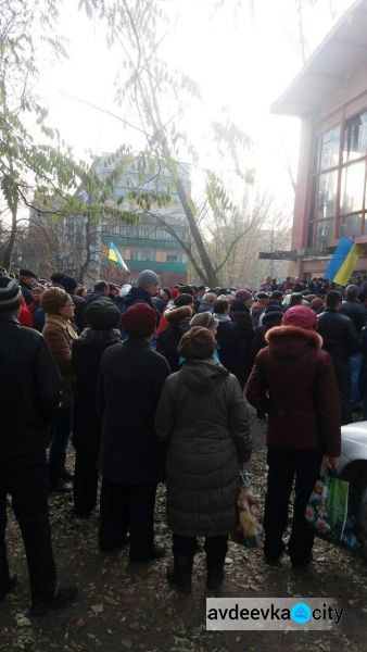 В Авдеевке митинговали против неудовлетворительной работы городских властей (ФОТОФАКТ)