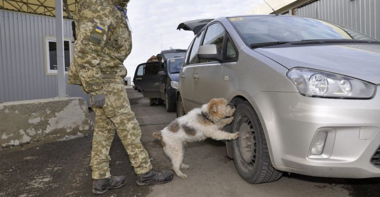 В КПВВ «Майорское» изъяли боеприпасы