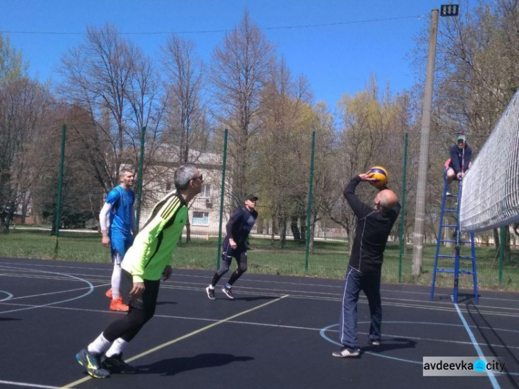 В Авдеевке состоялась волейбольная битва (ФОТОРЕПОРТАЖ)