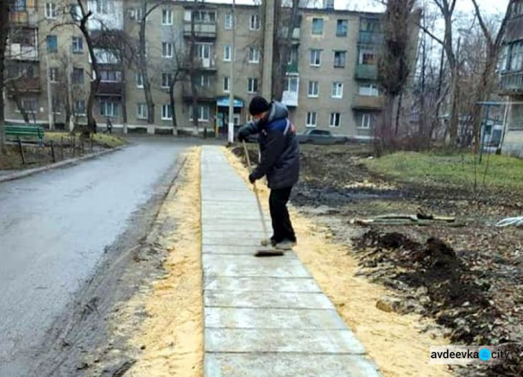 Комунальники Авдіївки продовжують створювати комфортні умови для мешканців міста (ФОТОФАКТ)