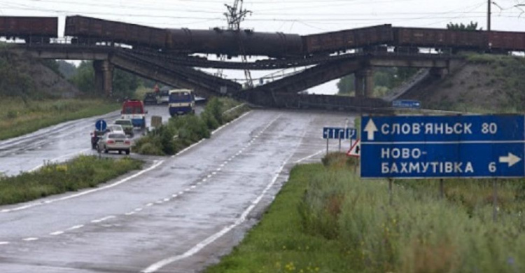 На трассе Славянск-Донецк-Мариуполь перекрывают движение