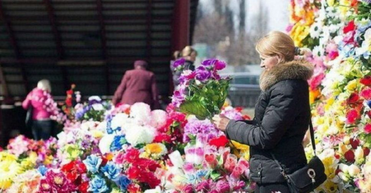 Авдеевцев просят отказаться от пластиковых венков в поминальные дни