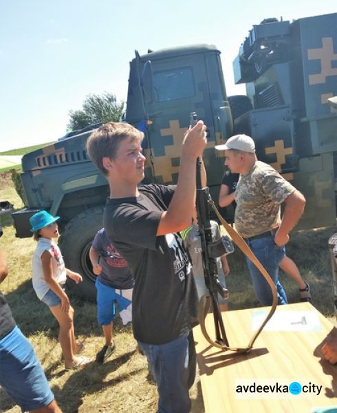 Представители Авдеевки чествовали защитников на горе Карачун (ФОТО)