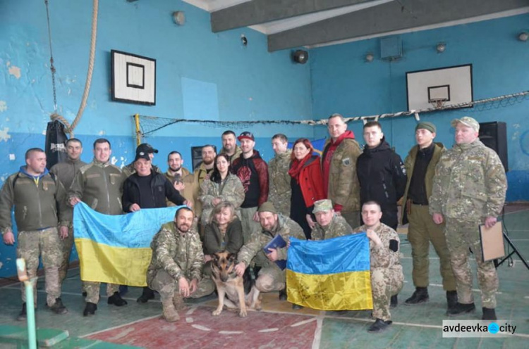 Полк «Киев» в Авдеевке поддержали песнями (ФОТО)