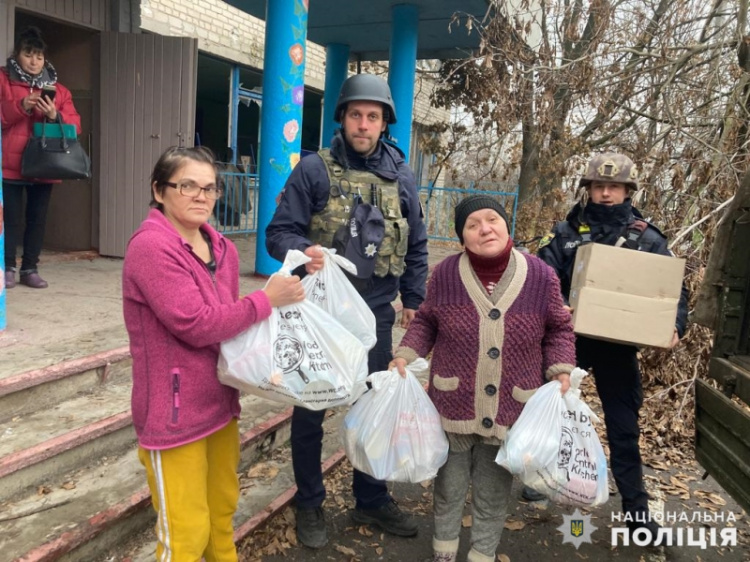 Авдіївські поліцейські допомагають вижити людям на лінії вогню