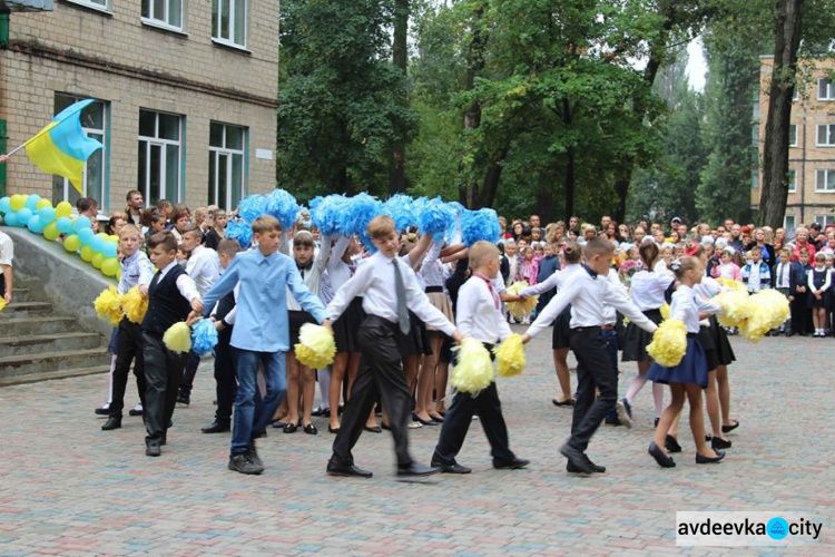 В школах Авдеевки впервые за долгое время удалось набрать семь первых классов (ФОТО)