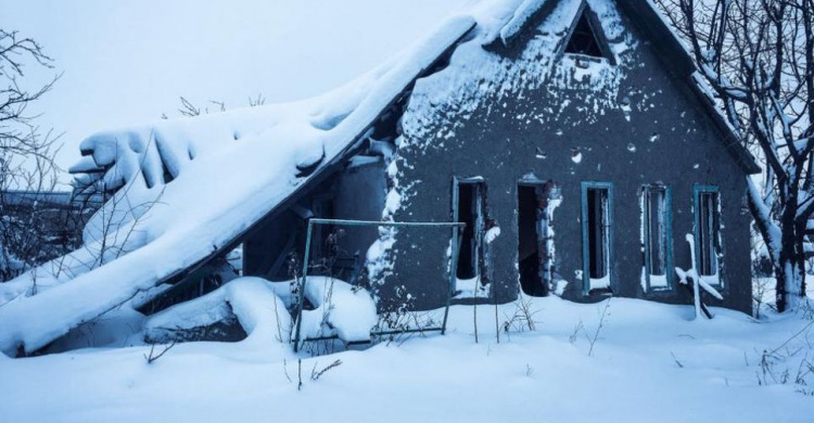 Авдеевская промка:  снег скрыл нанесенные войной "раны" (ФОТО)