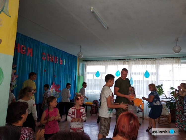 Дети «зарядили» авдеевских «симиков» (ФОТО)