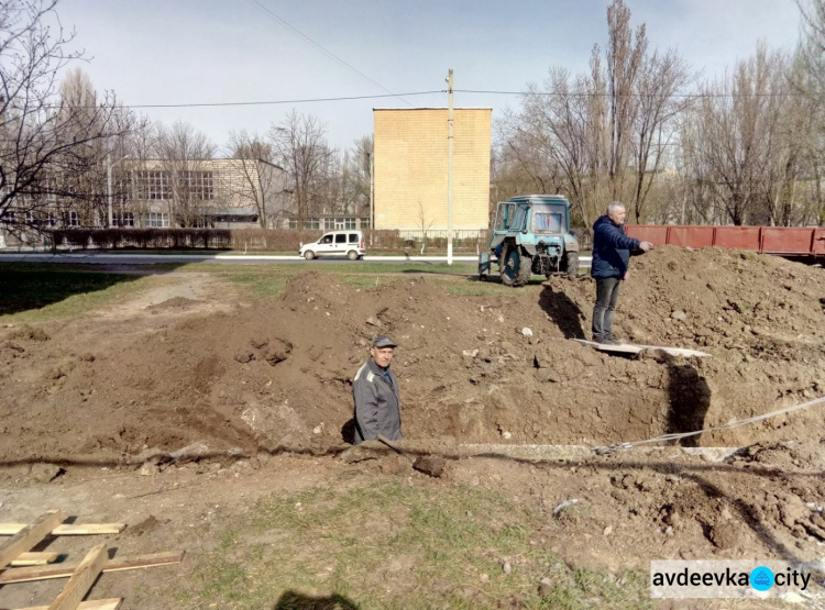 Авдеевские коммунальщики завершили ремонт аварийного участка теплотрассы (ФОТОФАКТ)