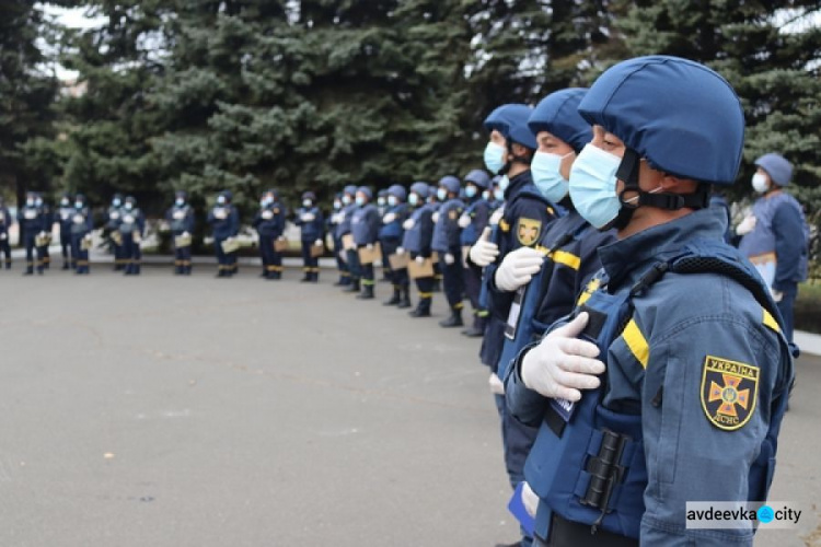 В Авдіївці відзначили рятувальників, які відновлювали прифронтову Донеччину