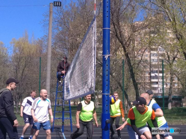 В Авдеевке состоялась волейбольная битва (ФОТОРЕПОРТАЖ)