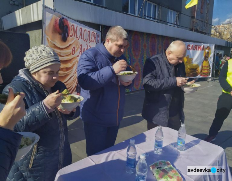 Народным гулянием в Авдеевке отметили последний день Масленицы 