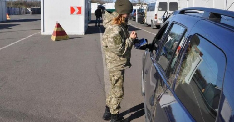 В КПВВ Донецкой области растут очереди из авто