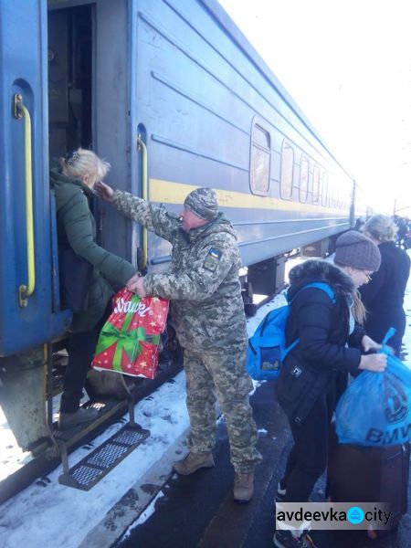 «Симики» сопроводили авдеевских детей, вернувшихся из Ровно