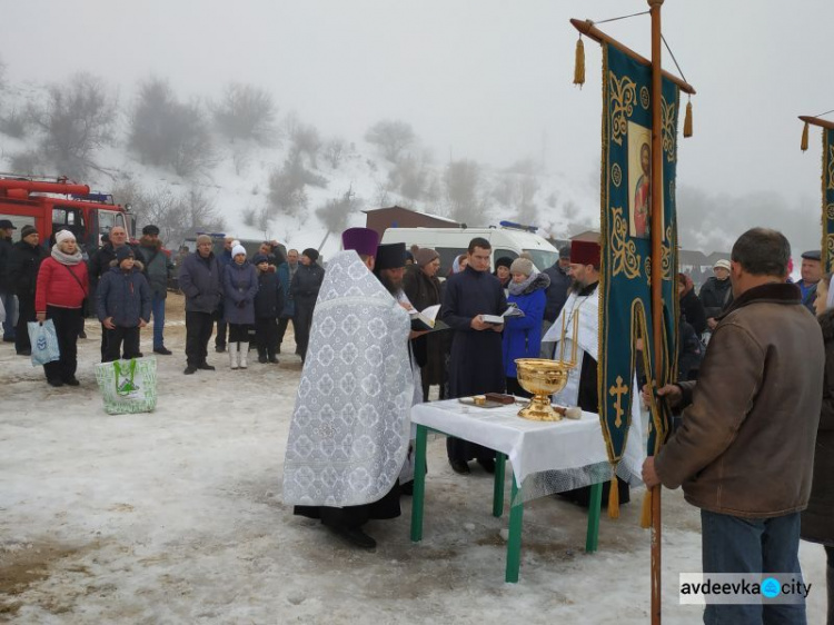 Прифронтовая Авдеевка празднует Крещение (ФОТОРЕПОРТАЖ)